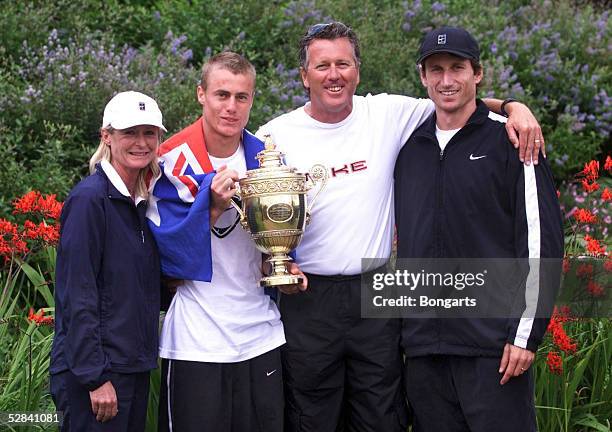 London; MAENNER/FINALE; MUTTER Cherilyn HEWITT, SIEGER Lleyton HEWITT/AUS mit Pokal, VATER Glynn HEWITT, TRAINER Jason STOLTENBERG