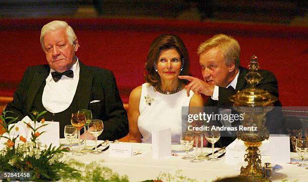 Steffi Graf - Ehrengast bei der traditionellen"Matthiae-Mahlzeit ", dem weltweit aeltesten Festmahl, Hamburg; Altkanzler Helmut SCHMIDT, Koenigin...