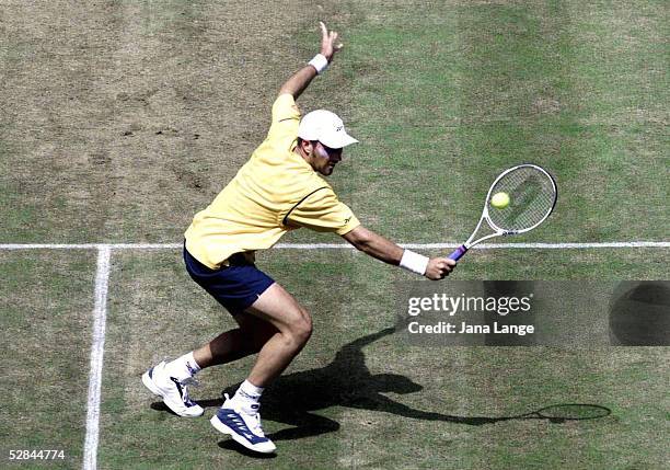 Patrick Rafter Backhand 134 Gerry Rafter Photos & High Res Pictures - Getty Images