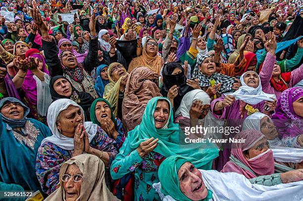 Kashmiri Muslim women pray as a head priest displays the holy relic believed to be the whisker from the beard of the Prophet Mohammed on the occasion...