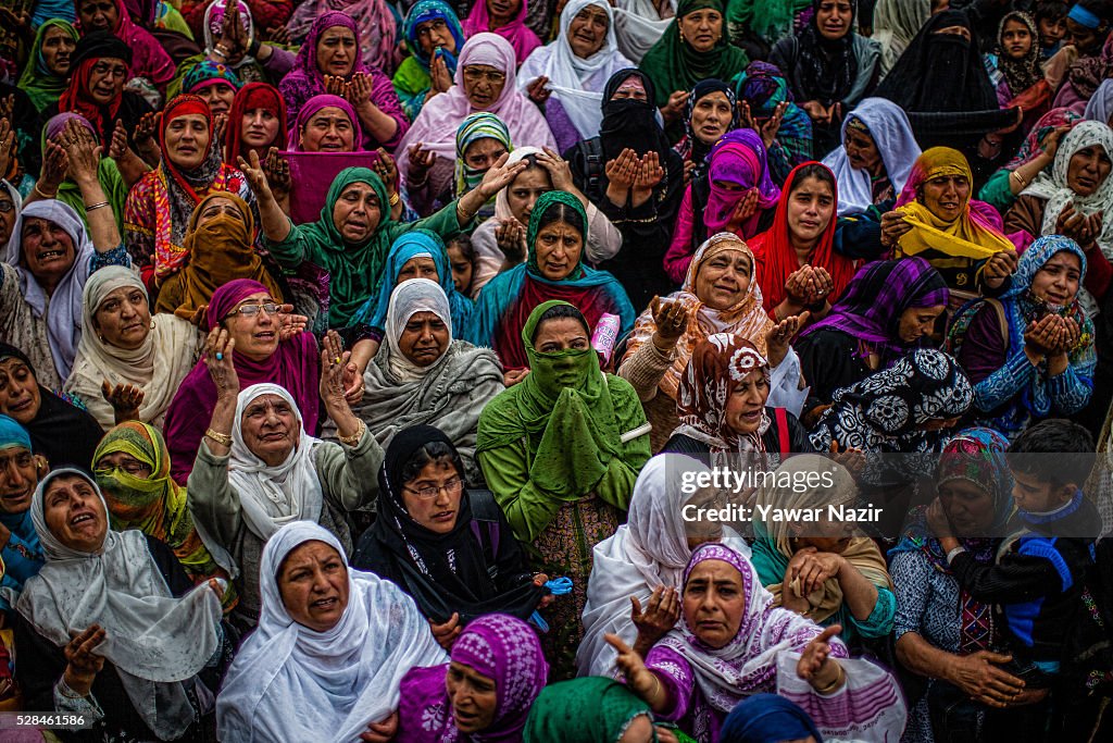 Muslim Devotees Throng Hajratbal Shrine On Occasion Of Mehraj