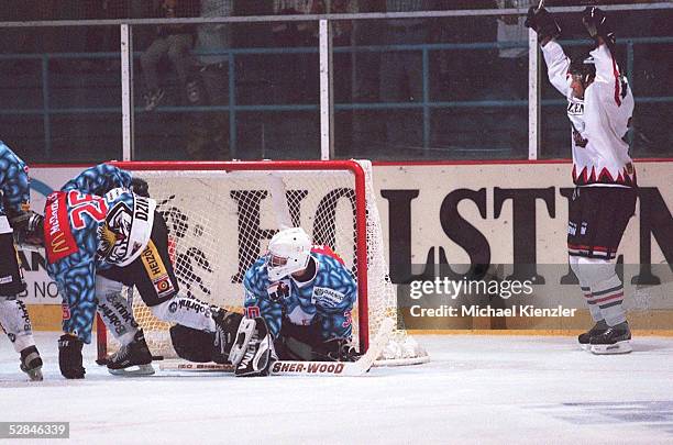 Dzikowski Signs Dzikowski Photos and Premium High Res Pictures - Getty Images