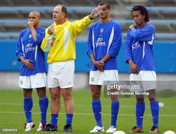 In JAPAN und KOREA, Saitama; BRASILIEN TRAINING; ROBERTO CARLOS, TRAINER Luiz Felipe SCOLARI, RIVALDO, RONALDINHO