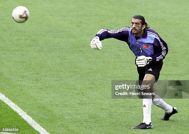 Rustu Renceber Goalkeeper Rustu Recber Photos and Premium High Res Pictures - Getty Images