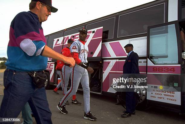 Scottsdale Scorpions Michael Jordan boarding team bus after game at Scottsdale Stadium. Scottsdale, AZ -- CREDIT: V.J. Lovero