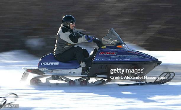 Salt Lake City, 14.02.02, Midway Snowmobilausfahrt deutscher Olympia-Athleten, Georg HACKL/GER