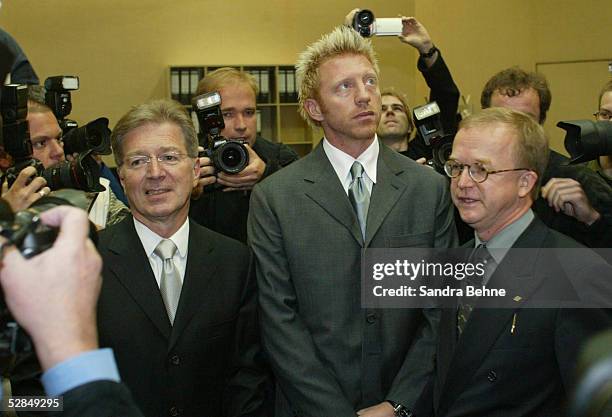 Muenchen; Boris BECKER mit seinen Anwaelten Prof. Dr. Erich SAMSON und Dr. Joerg WEIGELL