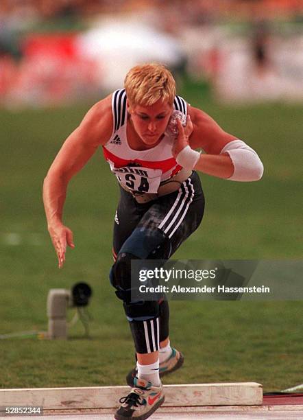 In Sevilla; GOLD fuer Astrid KUMBERNUSS/GER Kugelstossen/Frauen