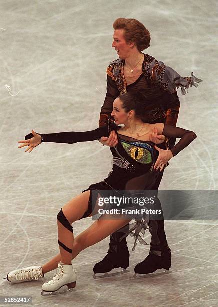 Helsinki; Anjelika KRYLOVA/RUS, Oleg OVSYANNIKOV/RUS PAAR PAARE EISTANZ GOLD