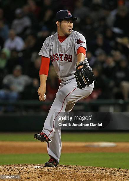 Junichi Tazawa of the Boston Red Sox pitches in the 7th inning against the Chicago White Sox at U.S. Cellular Field on May 5, 2016 in Chicago,...