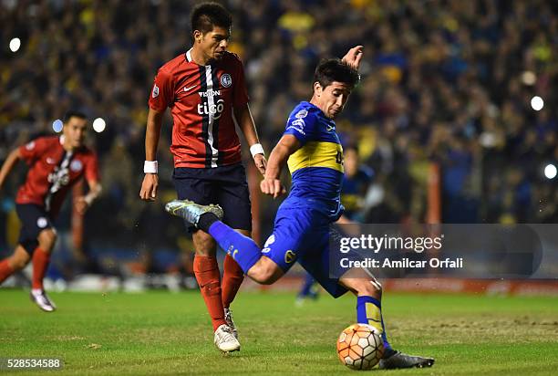 Pablo Javier Perez of Boca Juniors kicks the ball during a second leg match between Boca Juniors and Cerro Porteno as part of round of sixteen of...