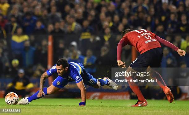 Carlos Alberto Tevez of Boca Juniors and Anthony Silva of Cerro fight for the ball during a second leg match between Boca Juniors and Cerro Porteno...
