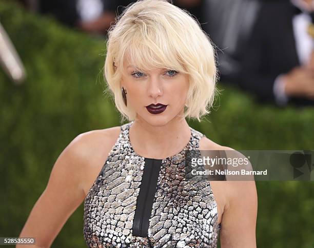 Taylor Swift attends the "Manus x Machina: Fashion In An Age Of Technology" Costume Institute Gala at Metropolitan Museum of Art on May 2, 2016 in...