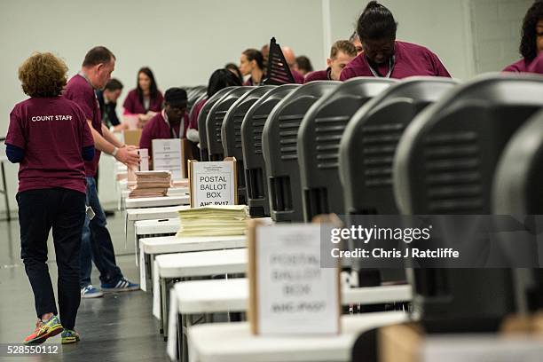 Count staff use counting machines during the London Mayoral and Assembly election count at Kensington Olympia on May 6, 2016 in London, England. This...