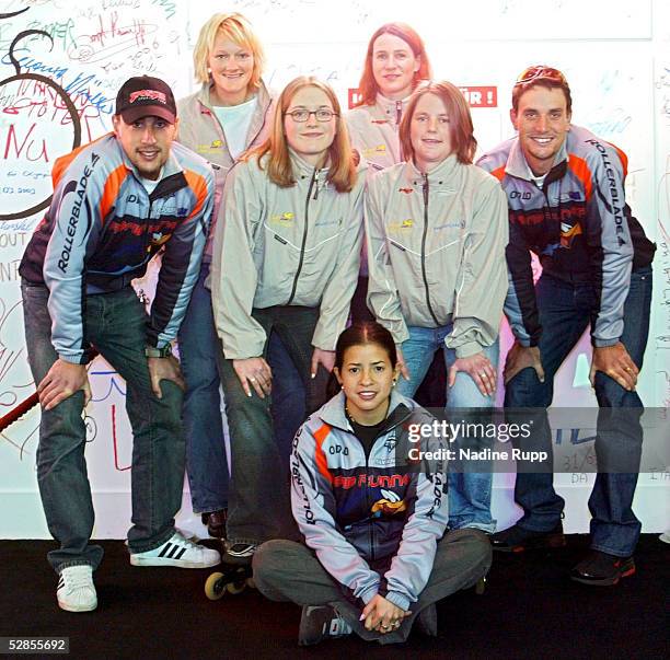 Jever Blade Challenge 2003, Hamburg; Pressekonferenz/Autogrammstunde; v.l.n.r.: Kalon DOBBIN, Maike TODE, Mirja de VRIES, Colette BECKER, Alexandra...