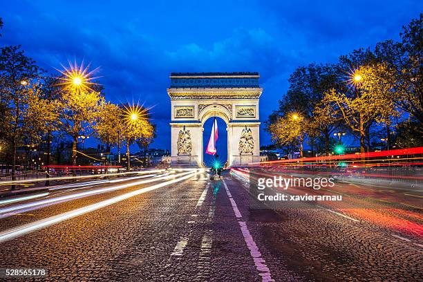 arc de triomphe - paris - paris night stock pictures, royalty-free photos & images