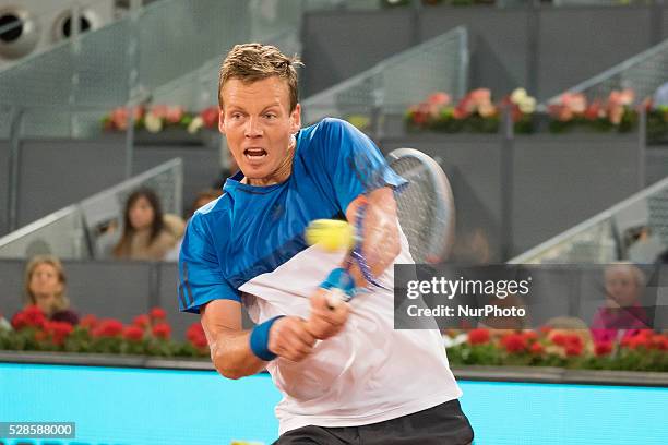 Tomas Berdych of the Czech Republic plays against Andy Murray of Great Britain in their quarter final round match during day seven of the Mutua...