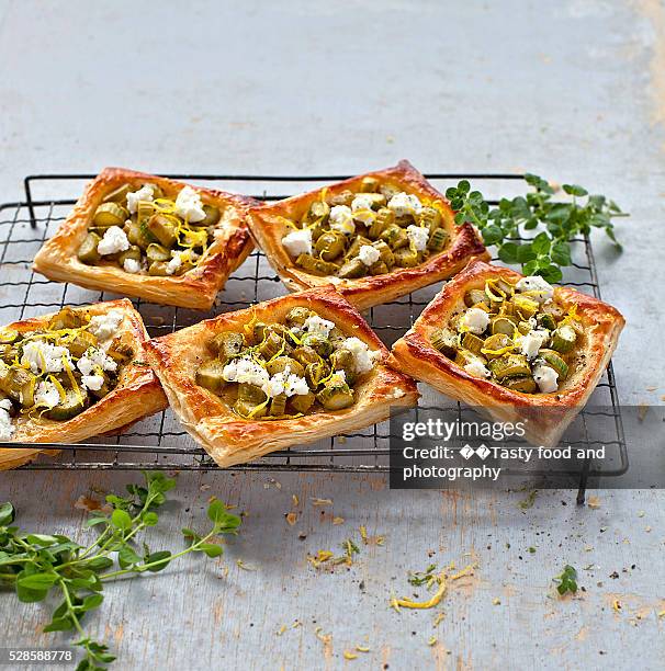 puff pastry pies stuffed with asparagus and goat cheese. - blätterteig stock-fotos und bilder