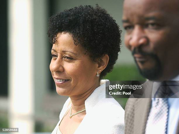 Actress Vernee Watson-Johnson leaves the Santa Barbara County courthouse where she was visiting during Michael Jackson's child molestation trial May...