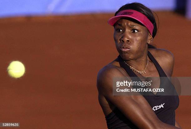 Venus Williams returns a shot to Spain's Marta Marrero during their match at the WTA Istanbul open in Istanbul, 17 May 2005. Williams won 6-0, 6-0....