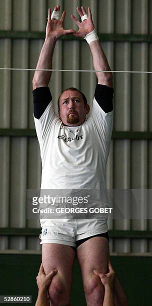 Stade Toulousain's Irish flanker Trevor Brennan practices during a training session, 17 May 2005 at the Ernest Wallon stadium in Toulouse, five days...