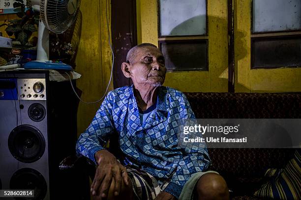 Naryo, 92 years old, sits inside his house on May 05, 2016 in Kendal, Central Java. Naryo, was a village official who are not connection with any...