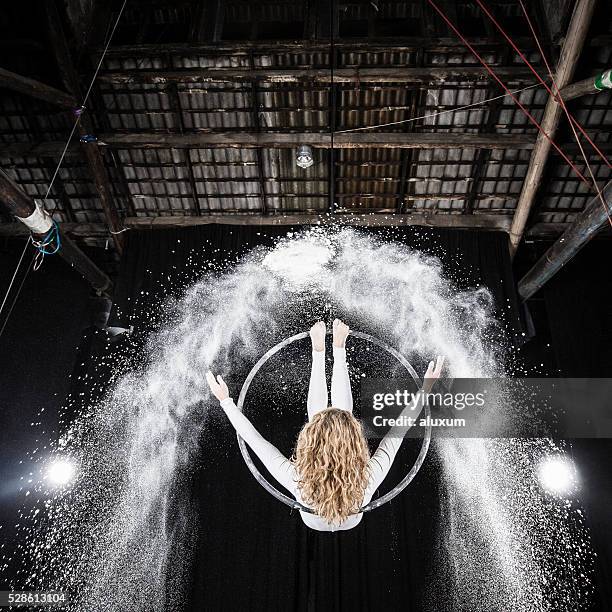 aerial dancer performance - acrobatics gymnastics stockfoto's en -beelden