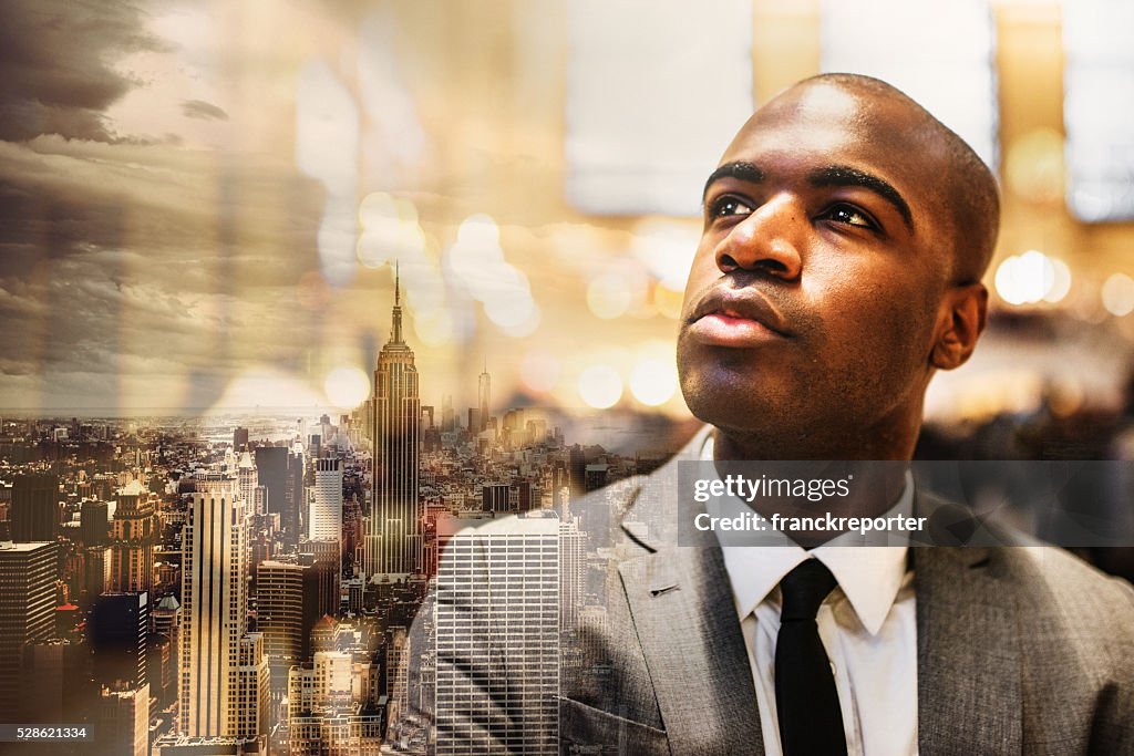 Sérieux homme d'affaires afro-américaines à Manhattan