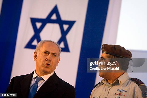 Israeli Prime Minister Benjamin Netanyahu and Chief of Staff Lt Gen Gabi Ashkenazi are seen during a ceremony on July 27, 2010 in Jerusalem, Israel.