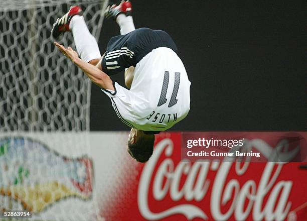 In JAPAN und KOREA, Sapporo; GRUPPE E/DEUTSCHLAND - SAUDI ARABIEN ; 2:0 TOR JUBEL Miroslav KLOSE/GER