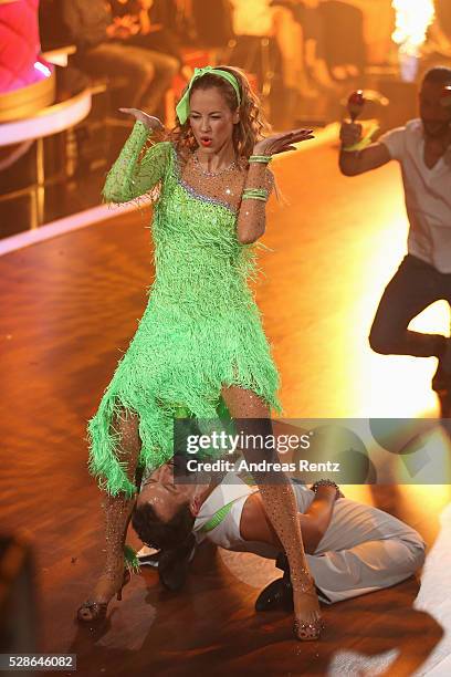 Alessandra Meyer-Woelden and Sergiu Luca perform on stage during the 8th show of the television competition 'Let's Dance' on May 6, 2016 in Cologne,...