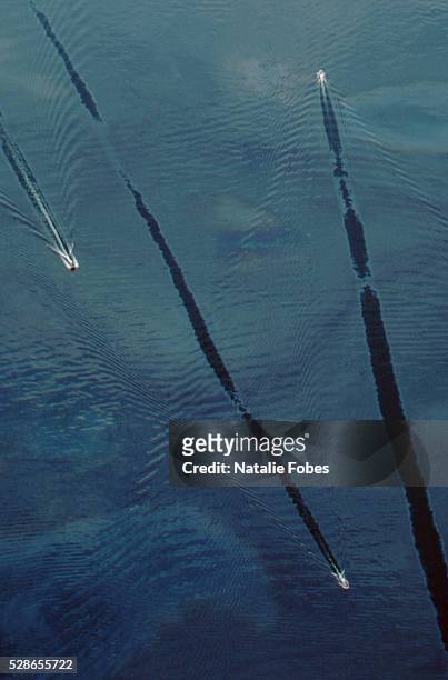 Boats pass through the oil slicks in Prince William Sound, Alaska, USA, after the Exxon Valdez oil spill, 1989.