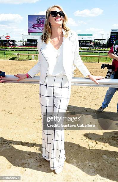 The 2016 Oaks First Lady Kate Upton attends the 2016 Kentucky Oaks at Churchill Downs on May 6, 2016 in Louisville, Kentucky.