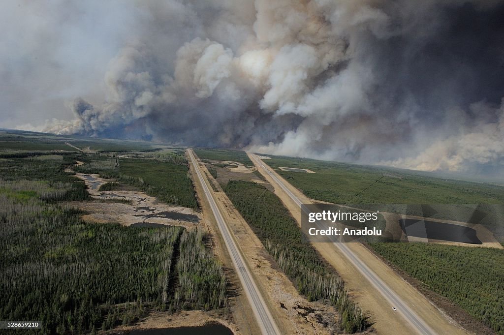 Growing wildfire continues to ravage Canadas north