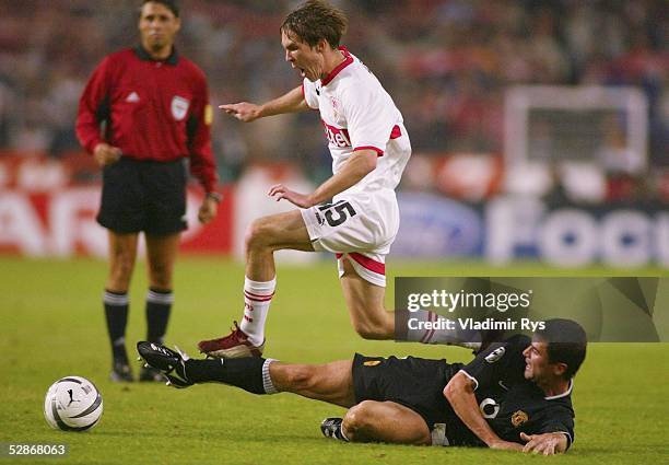 Champions League 03/04, Stuttgart; VfB Stuttgart - Manchester United 2:1; Aliaksandr HLEB/Stuttgart, Roy KEANE/ManU