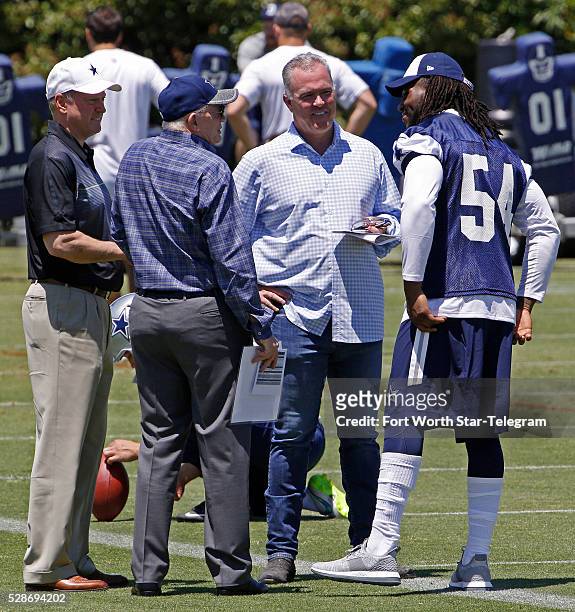 Dallas Cowboys linebacker Jaylon Smith , not practicing due to injury, meets the Jones family, from left, Jerry, Jr., Jerry and Stephen Jones on the...