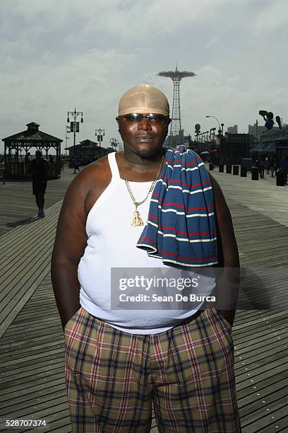 overweight man on boardwalk - do rag ストックフォトと画像