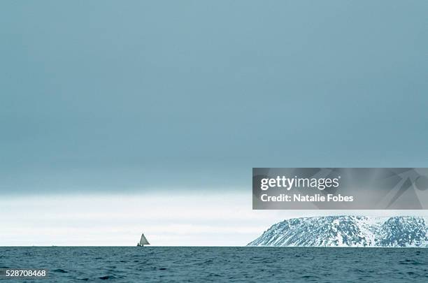 whaling boat sailing in the bering sea - beringsee stock-fotos und bilder