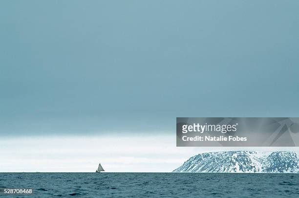 whaling boat sailing in the bering sea - bering sea fotografías e imágenes de stock
