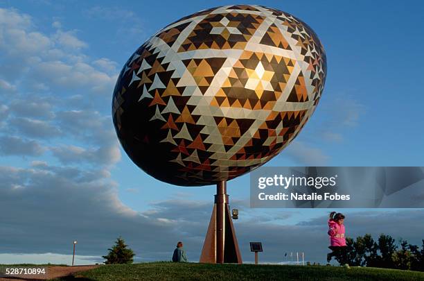 world's largest pysanka in vegreville, canada - pysanka stock pictures, royalty-free photos & images