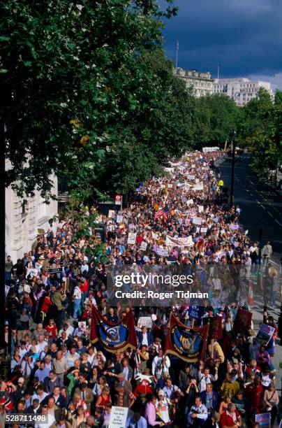 London In 2002 London 2002 Photos and Premium High Res Pictures - Getty Images