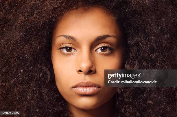 portrait of african american teenage girl - pretty teen 個照片及圖片檔