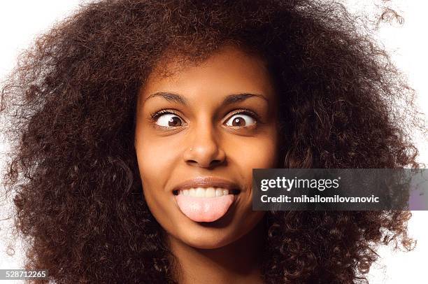 portrait of african american teenage girl - cross eyed 個照片及圖片檔