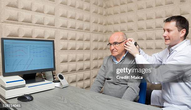 audiologist - office cabin stockfoto's en -beelden