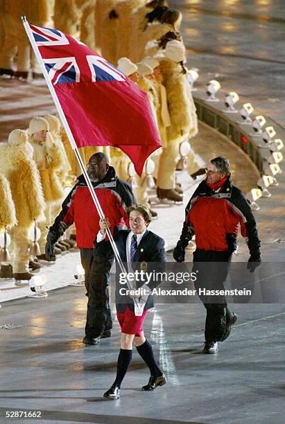 Salt Lake City; Eroeffnungsfeier; EINMARSCH DER NATIONEN/Einmarsch der Olympiamannschaft von BERMUDA mit Patrick SINGLETON als Fahnentraeger und...