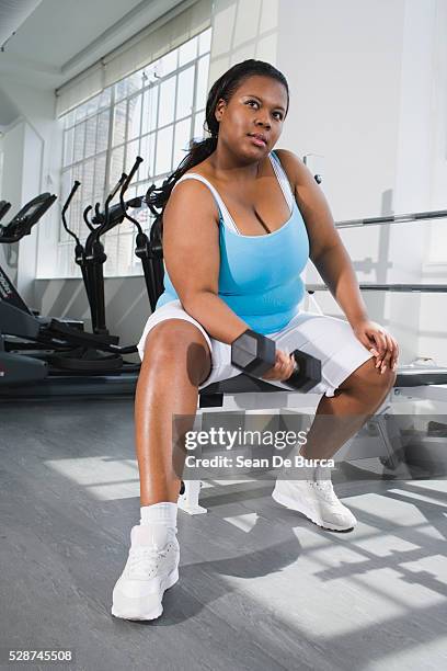 https://media.gettyimages.com/id/528745508/photo/woman-lifting-weights.jpg?s=612x612&w=gi&k=20&c=s2hIggUDAWkbHY0bXHAFlfsRThEVh2TcFR2tyhTK7O8=