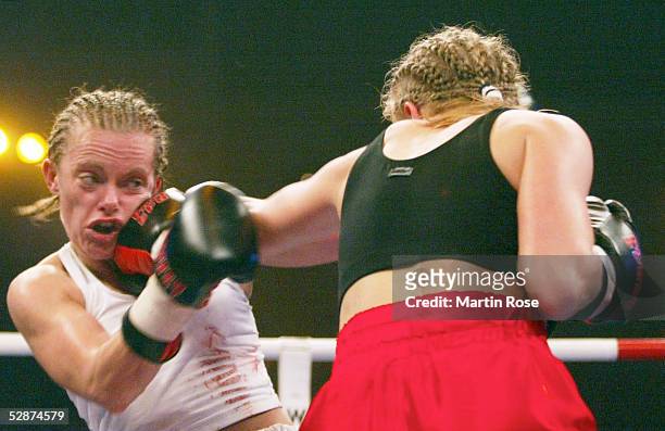 Im Junior Fliegengewicht 2003, Schwerin; Regina HALMICH/GER - Cathy BROWN/ENG