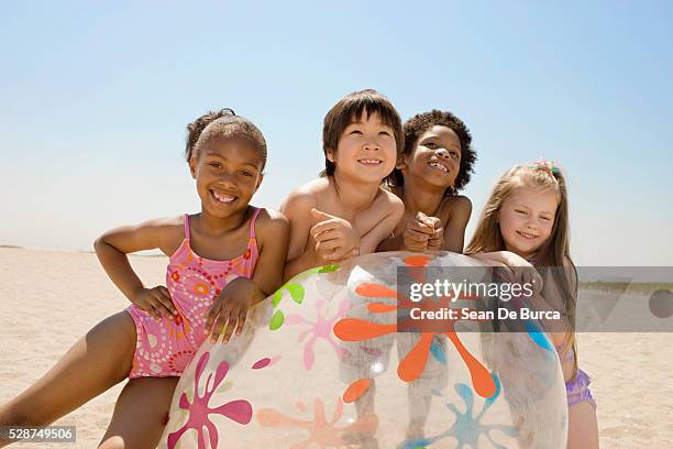 kids on the beach - somente crianças - fotografias e filmes do acervo