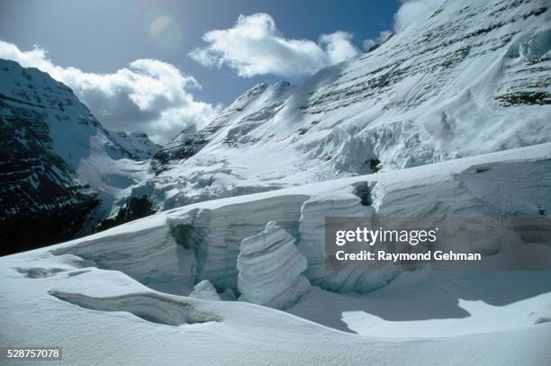 edge of victoria glacier and abbot pass - abbot pass stock pictures, royalty-free photos & images