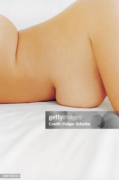 naked young woman - voluptuous body stock pictures, royalty-free photos & images